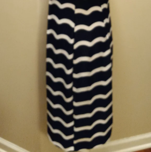 ILE New York  Short Sleeves Dress. - Picture 6 of 8